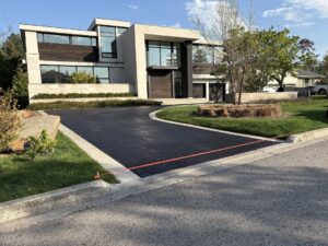 Last Hour Driveway Sealing Services Across the GTA : Burlington , Hamilton, Oakville , Mississauga & Toronto